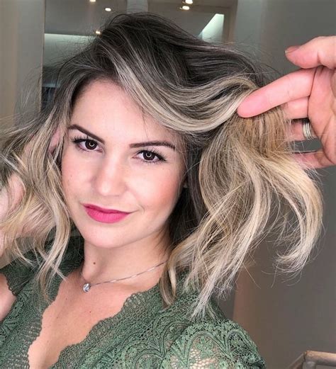 poucas luzes no cabelo curto